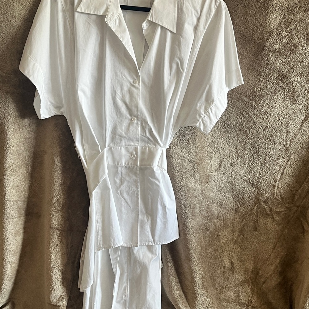 Lewit White Collar Shirt